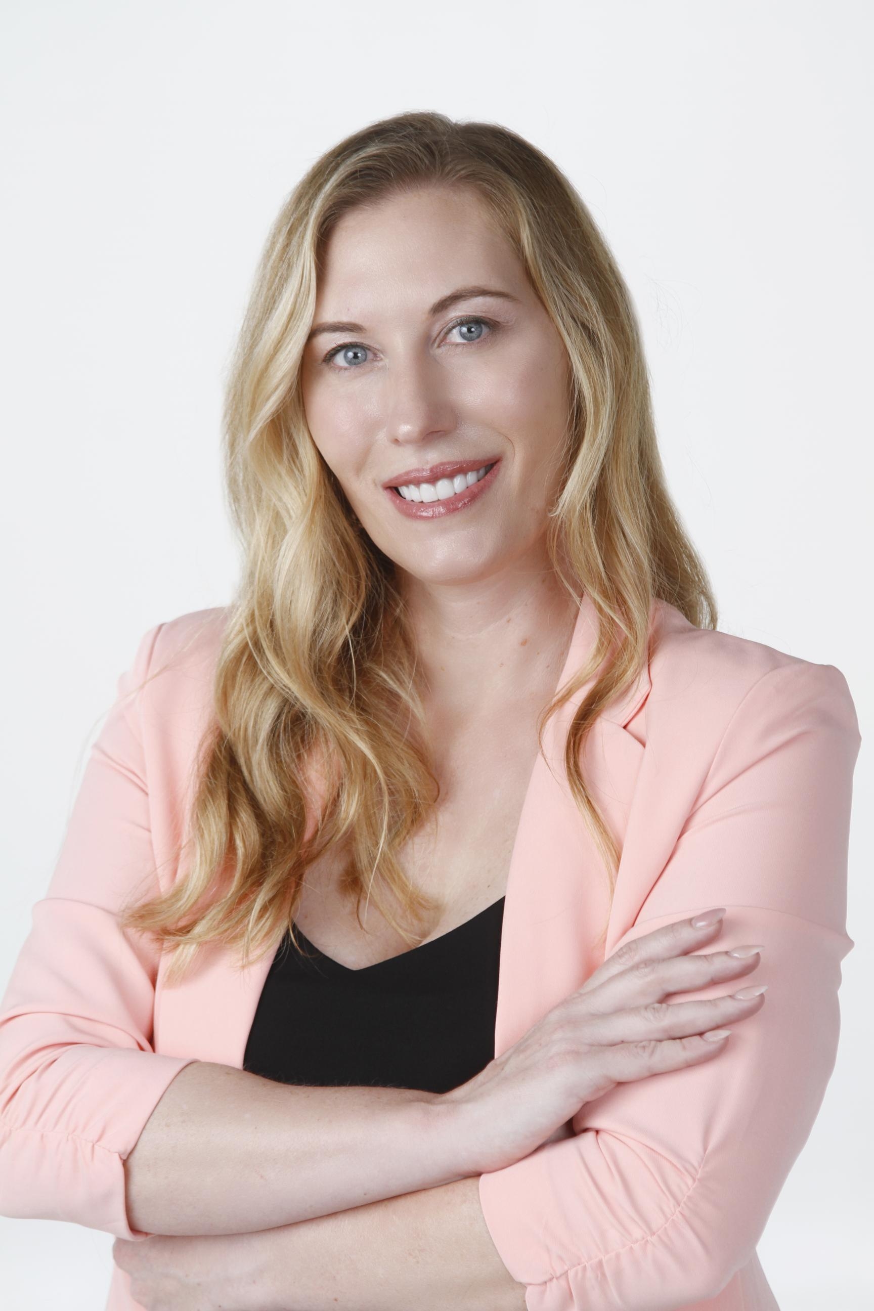 Angie Schwab headshot